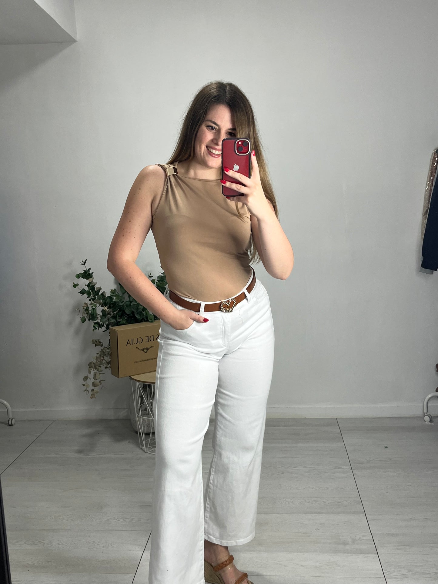 Blusa broche camel