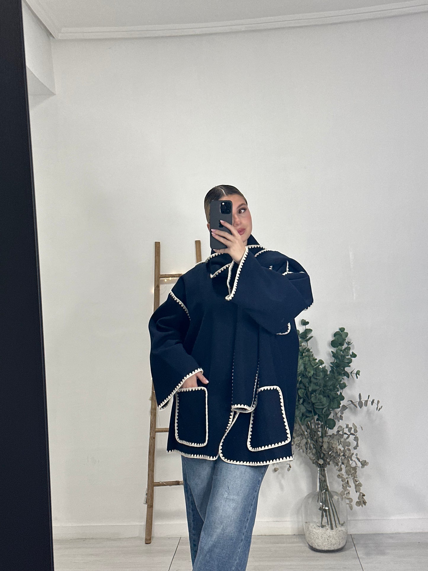 Chaqueta con bufanda azul marino