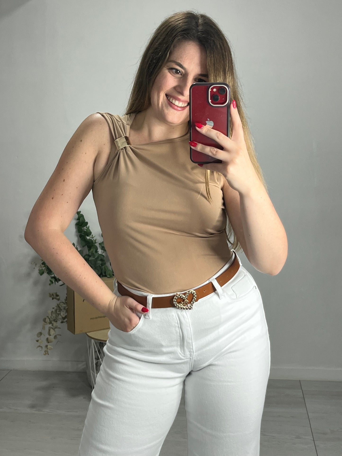 Blusa broche camel