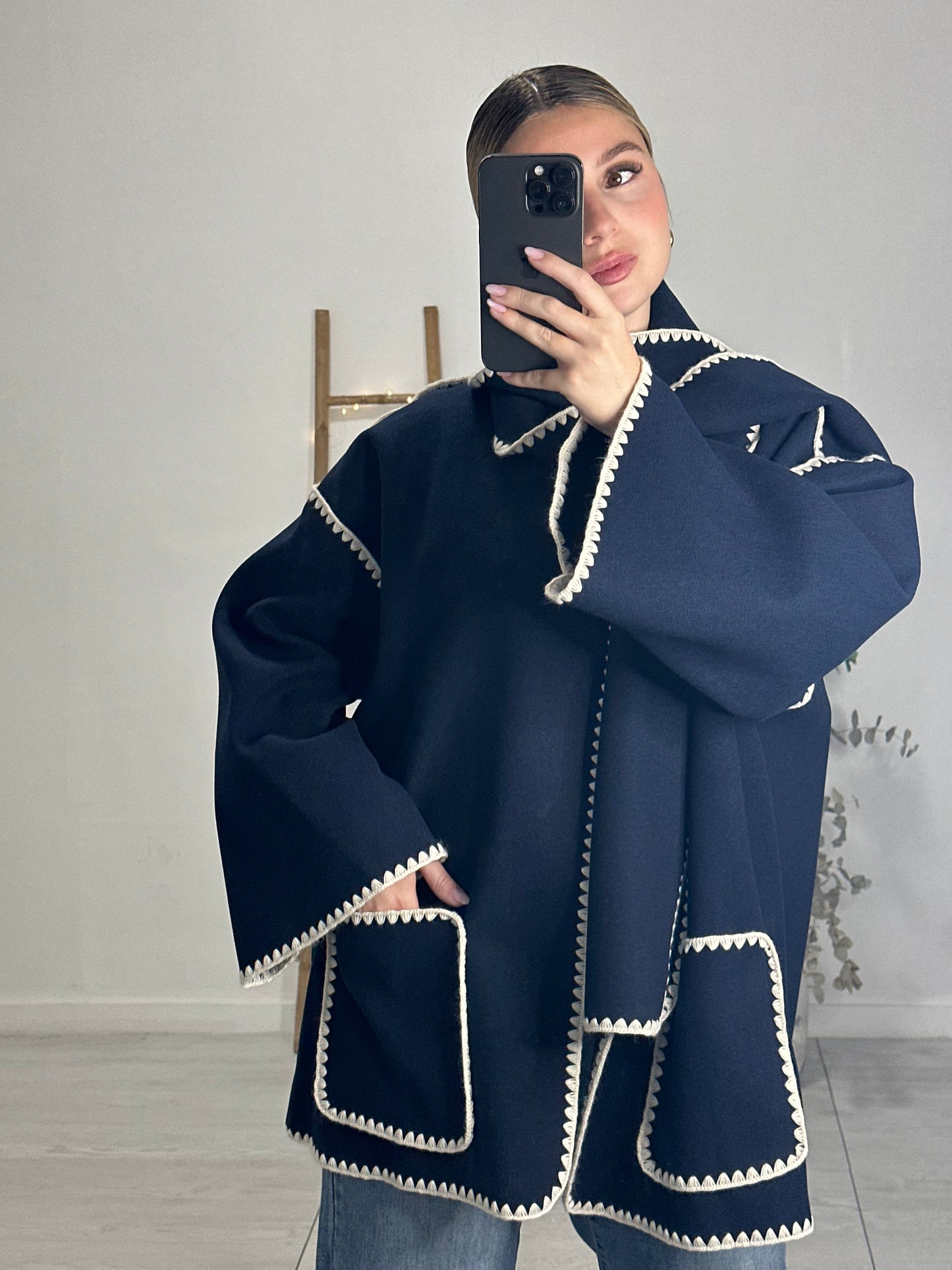 Chaqueta con bufanda azul marino