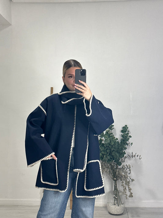 Chaqueta con bufanda azul marino