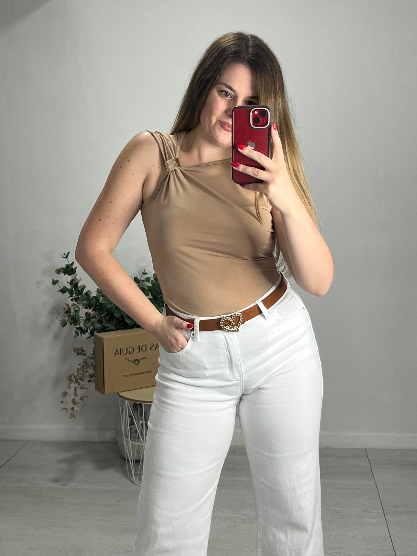 Blusa broche camel