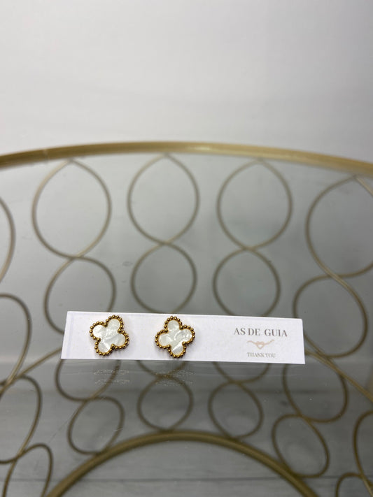 Pendientes VC blancos